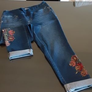 Floral embroidered boyfriend jeans!